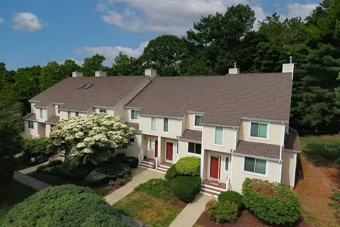 28 Gaslight Ln #28, Easton, MA 02334