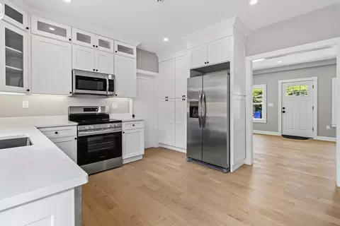 Entry Way - 16 Hillside St #2, Maynard, MA 01754 photo 1 of 3
