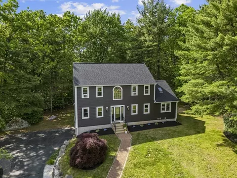 42 Brookside Dr, Uxbridge, MA 01569