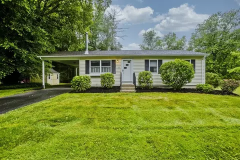36 Brookwood Dr, Northampton, MA 01062