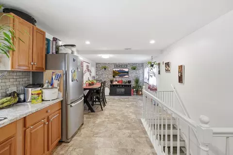 Entry Way - 23 Smith St, Chicopee, MA 01020 photo 2 of 2