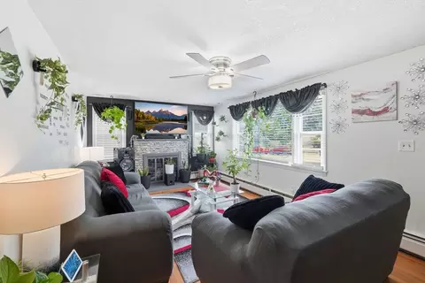 Living - 23 Smith St, Chicopee, MA 01020 photo 1 of 6