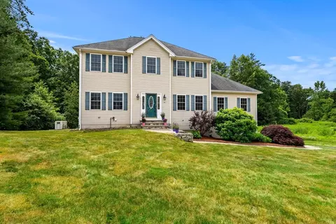 26 Shakespeare St, Tyngsborough, MA 01879