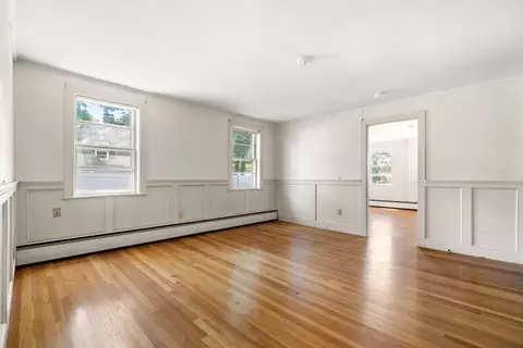 Living - 39 Needham Rd, Danvers, MA 01923 photo 4 of 7