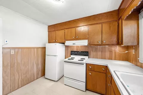Kitchen - 39 Needham Rd, Danvers, MA 01923 photo 3 of 6
