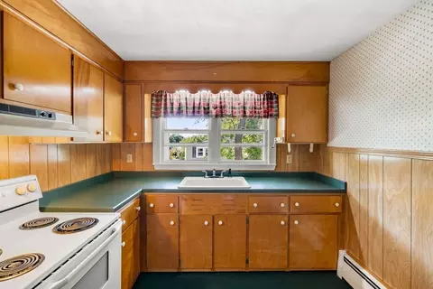 Kitchen - 39 Needham Rd, Danvers, MA 01923 photo 4 of 6