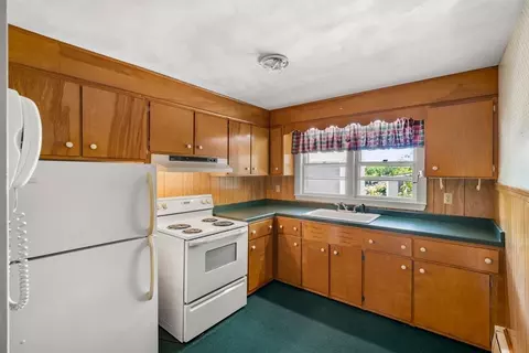 Kitchen - 39 Needham Rd, Danvers, MA 01923 photo 5 of 6