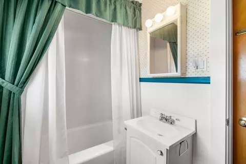 Bath - 39 Needham Rd, Danvers, MA 01923 photo 3 of 3
