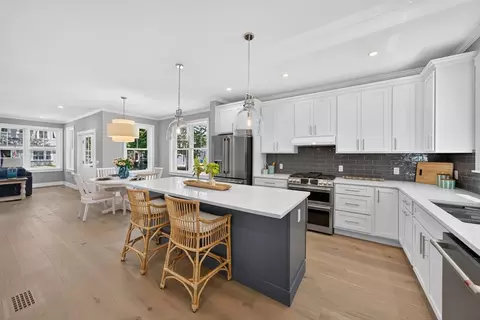 65 Cypress St, Teaticket, MA 02536