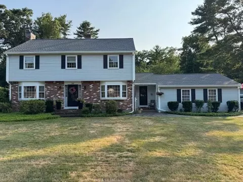 98 Sherwood Ln, Raynham, MA 02767