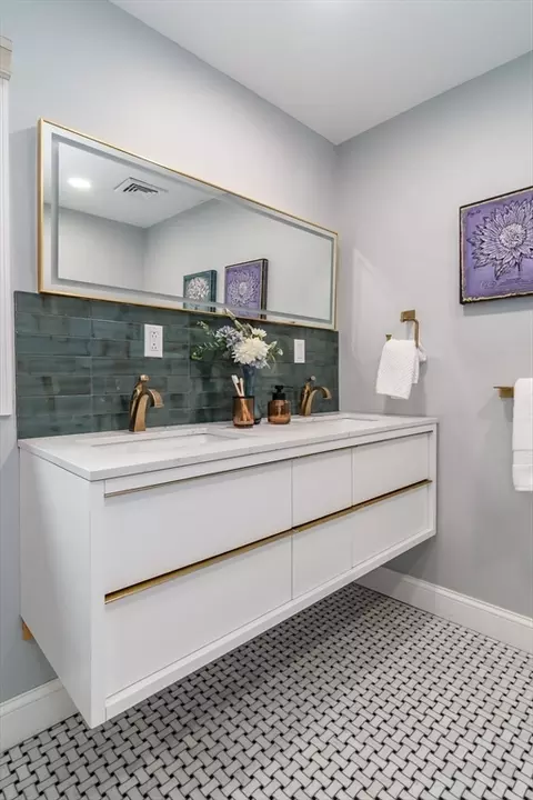 Bath - 124 Everett St, Natick, MA 01760 photo 3 of 4