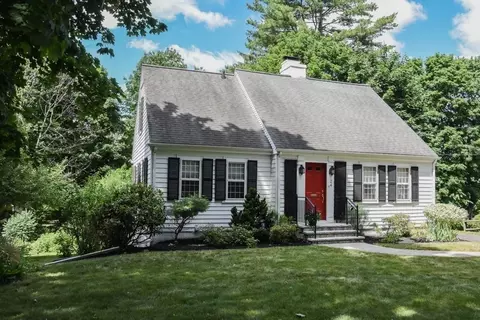 24 Bellevue Rd, Stoneham, MA 02180