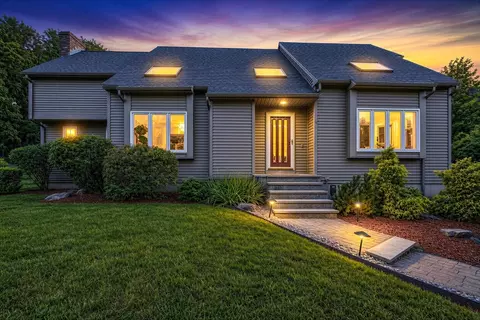 61 Beverly Hill Dr, Shrewsbury, MA 01545