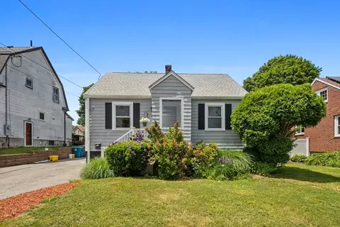 28 N Mountain Ave, Melrose, MA 02176
