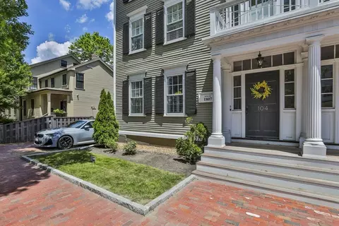 104 High St #F, Newburyport, MA 01950