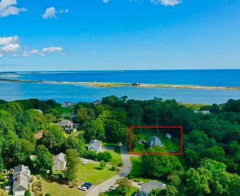 1 Hill Dale Rd, Plymouth, MA 02360