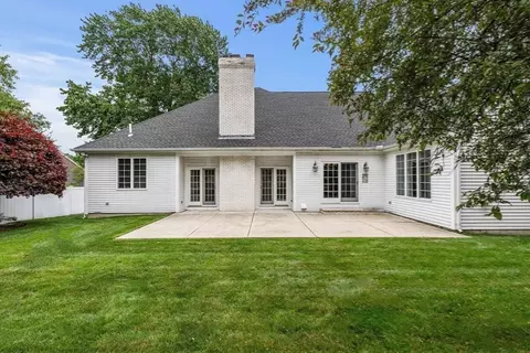 Exterior - 5 Concord Rd, Stoneham, MA 02180 photo 5 of 6