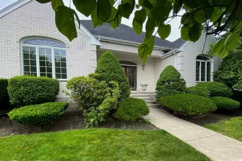 Exterior - 5 Concord Rd, Stoneham, MA 02180 photo 2 of 6