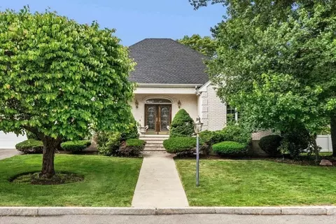 Exterior - 5 Concord Rd, Stoneham, MA 02180 photo 3 of 6