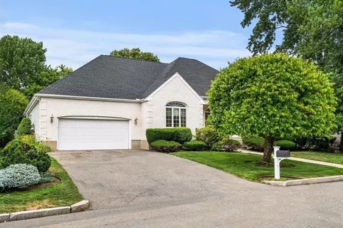 Exterior - 5 Concord Rd, Stoneham, MA 02180 photo 4 of 6