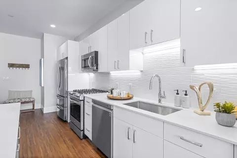 205 Maverick St #402, Boston, MA 02128