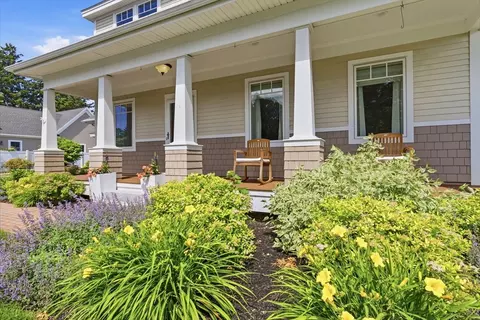 4 Chapel St #A, Newburyport, MA 01950