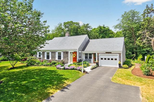 25 Gingerbread Ln, Yarmouth, MA 02675