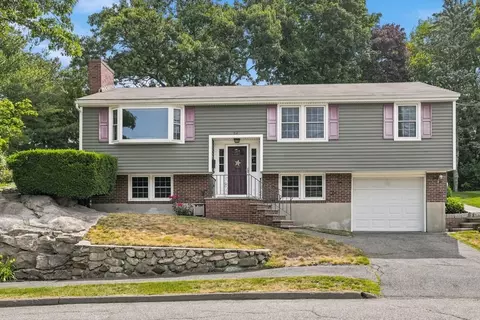 52 Oak Ridge Cir, Lynn, MA 01904
