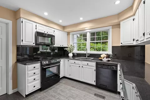 9 Hammersmith Dr, Saugus, MA 01906 photo 9