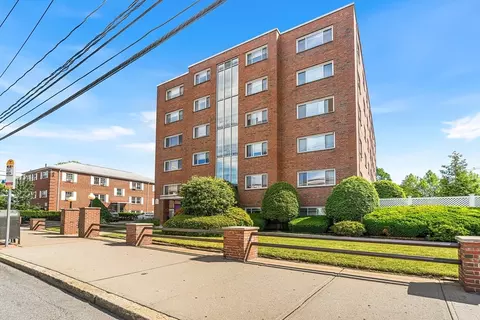 215 Massachusetts Ave #12, Arlington, MA 02474