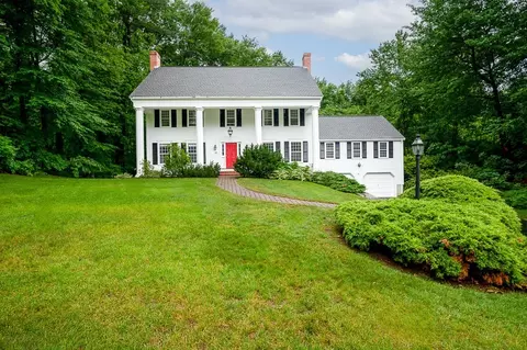 17 Olde Coach Rd, Westborough, MA 01581