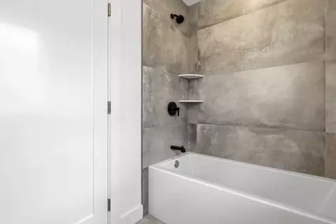 Bath - 30 Emerald Rd, Nahant, MA 01908 photo 5 of 5