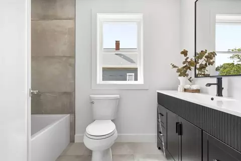 Bath - 30 Emerald Rd, Nahant, MA 01908 photo 3 of 5