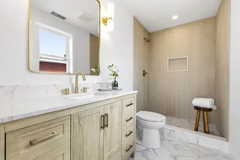 Bath - 30 Emerald Rd, Nahant, MA 01908 photo 2 of 5