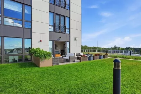 Exterior - 10 Shipyard Dr #212, Hingham, MA 02043 photo 1 of 2