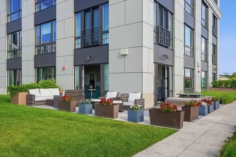 10 Shipyard Dr #212, Hingham, MA 02043