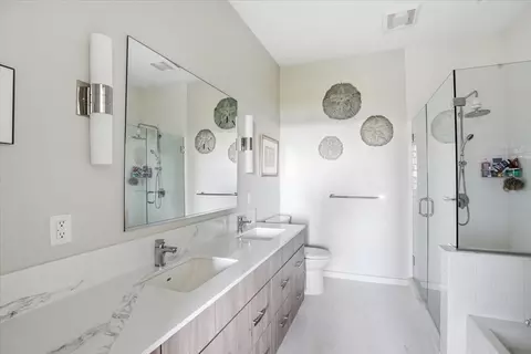 Bath - 10 Shipyard Dr #212, Hingham, MA 02043 photo 2 of 3