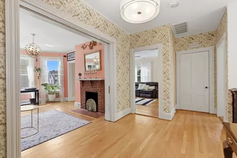 Entry Way - 32 Ocean St, Beverly, MA 01915 photo 2 of 4