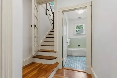 Entry Way - 32 Ocean St, Beverly, MA 01915 photo 3 of 4