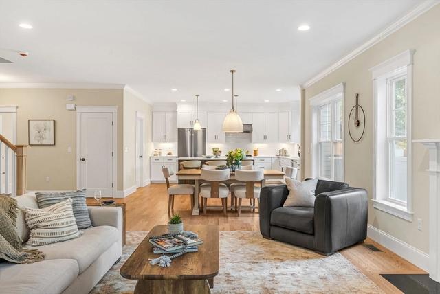 279 Brookline St #279, Needham, MA 02492