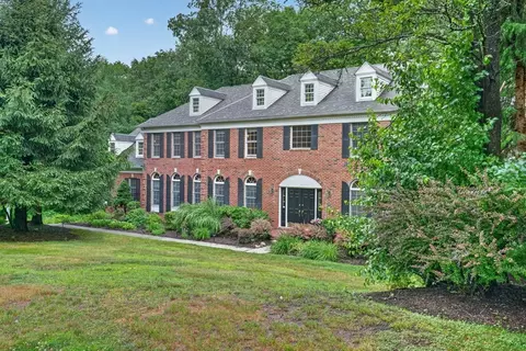 1 Greenwood Rd, Hopkinton, MA 01748