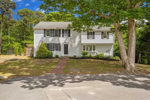 8 Winstons Path, Dennis, MA 02660