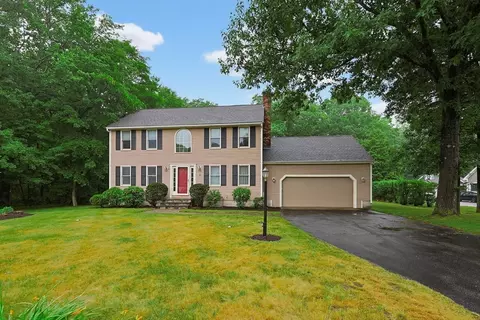 2 Field Dr, Plainville, MA 02762