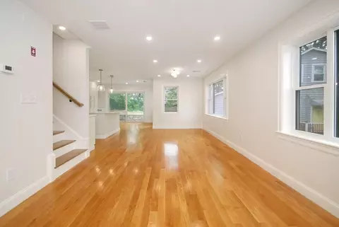 9 Ledge St, Melrose, MA 02176 photo 2