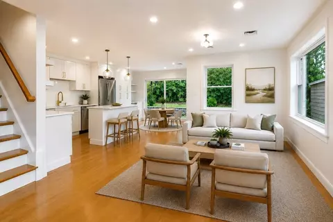 9 Ledge St, Melrose, MA 02176 photo 3