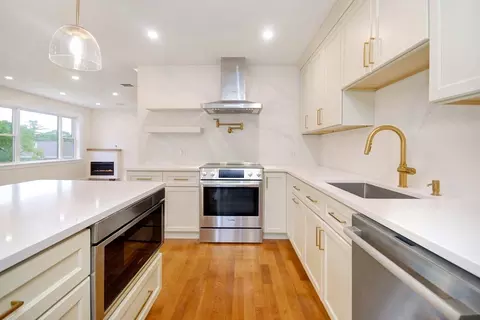 9 Ledge St, Melrose, MA 02176 photo 8