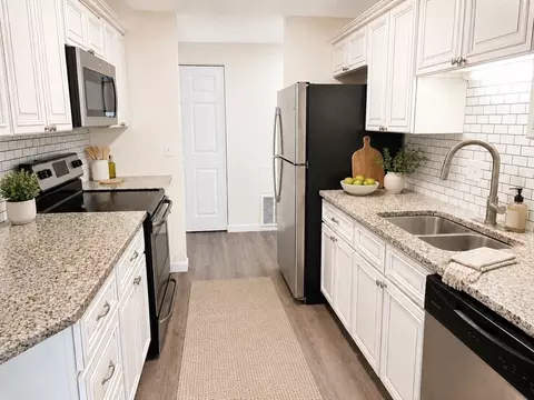 150 Elm St #3, Braintree, MA 02184