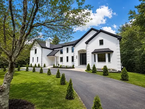 15 Somerset Dr, Andover, MA 01810