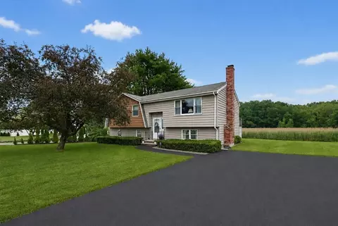 29 Country Club Dr, Tewksbury, MA 01876