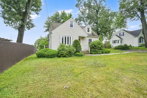 328 Hartwick St, Springfield, MA 01108 photo 2